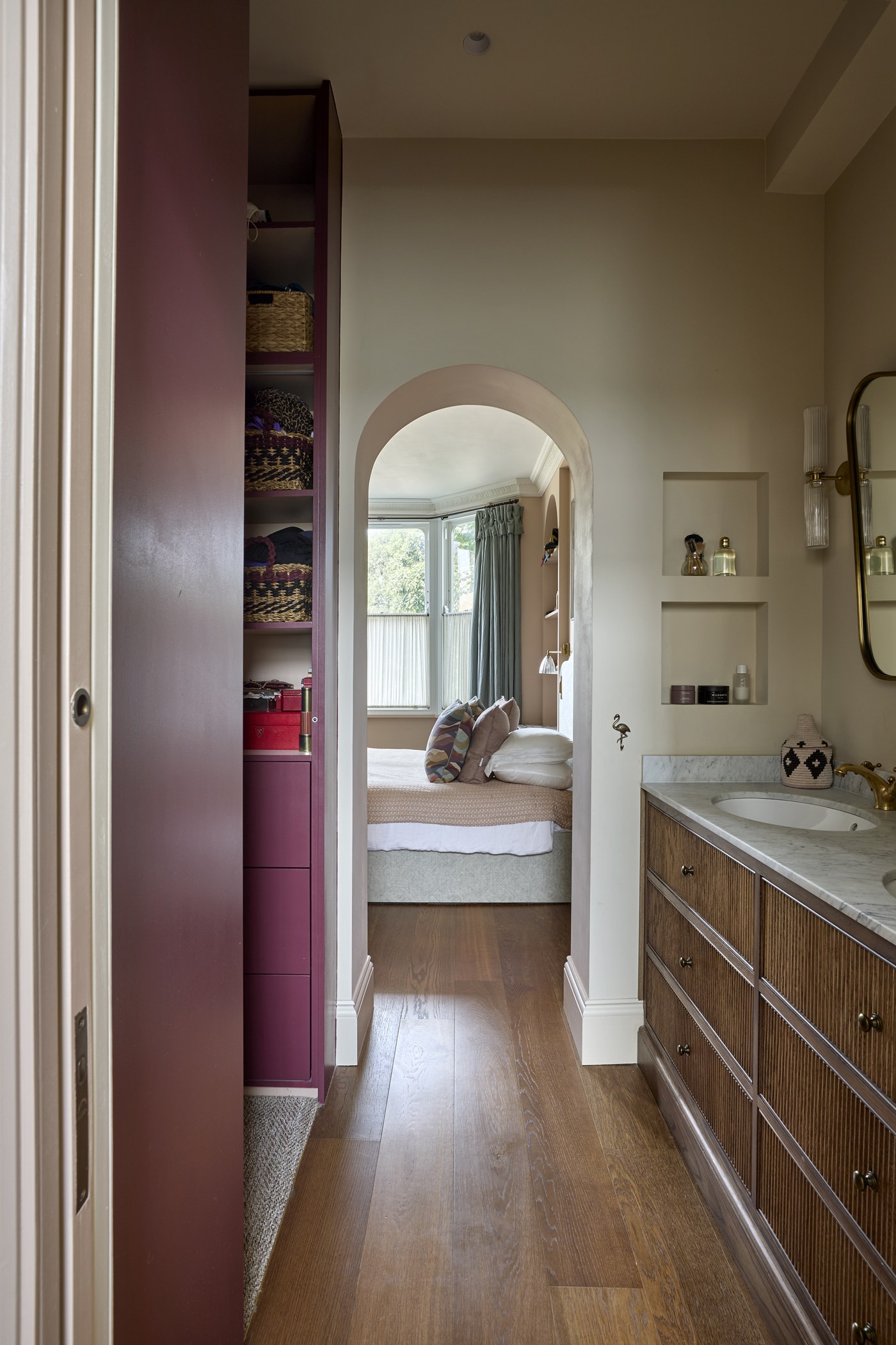 Arched opening from the principal bedroom to the en suite at Melrose Gardens
